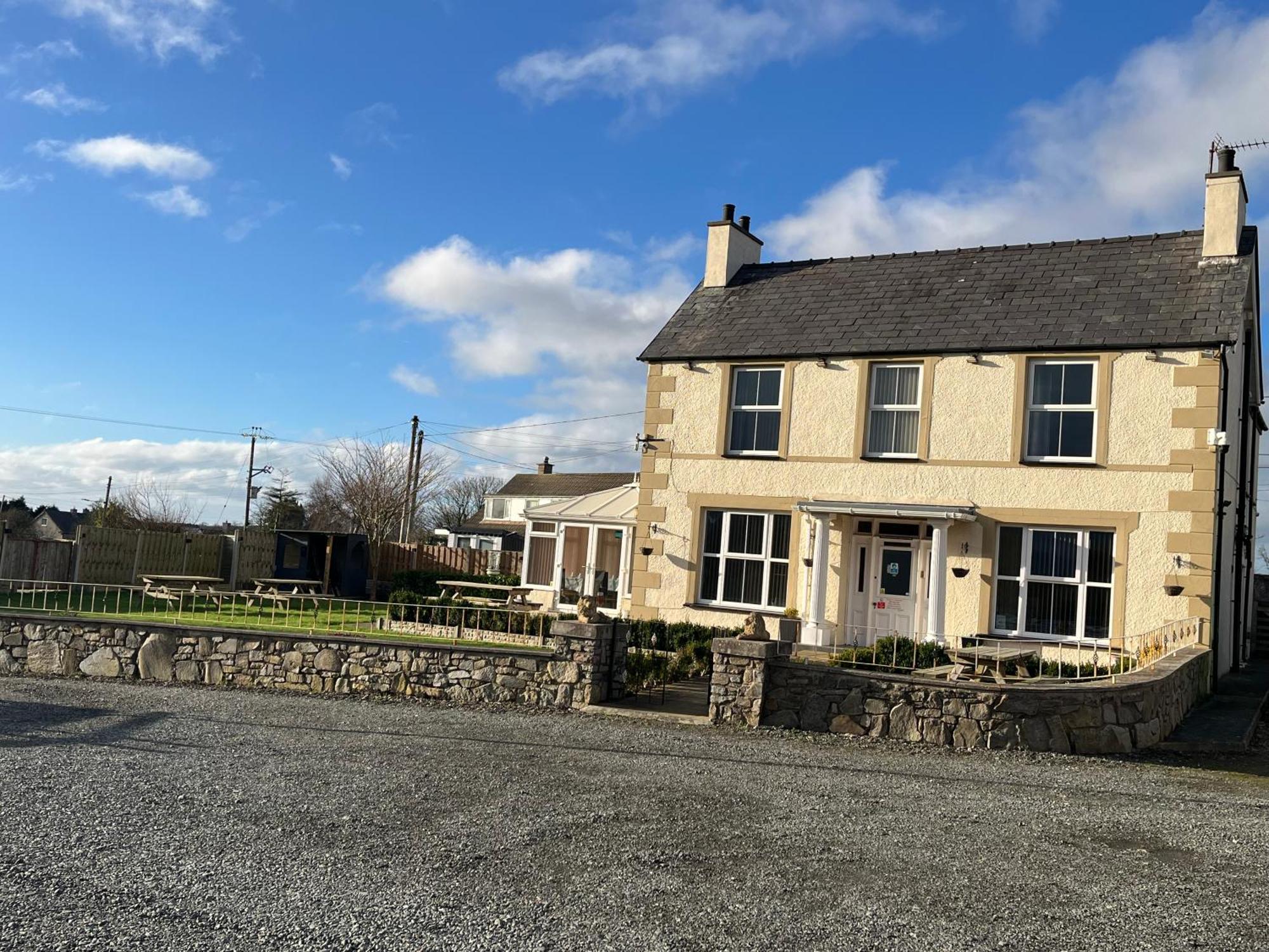 Taldrwst Farmhouse Guest House Dwyran Exterior foto