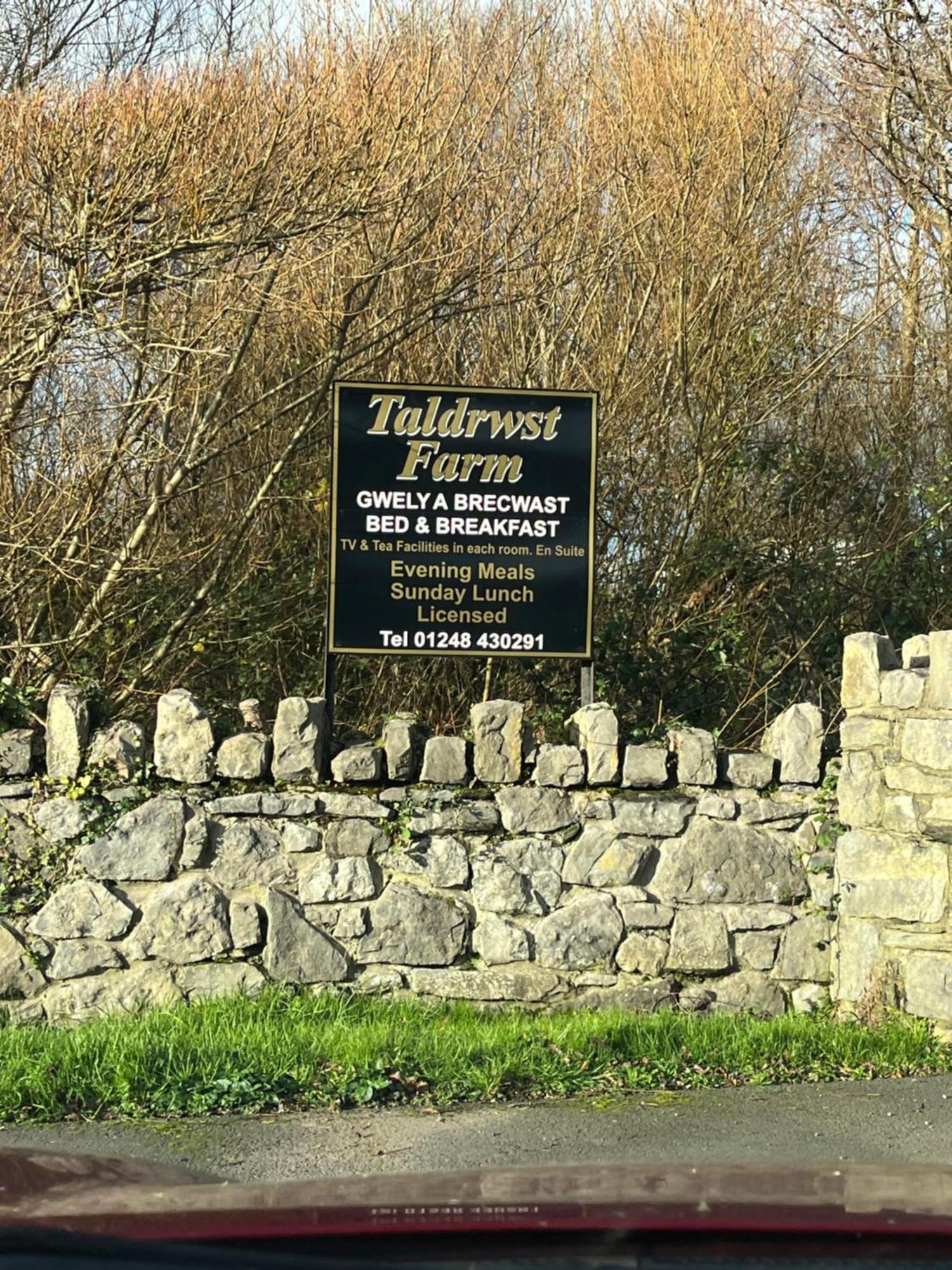 Taldrwst Farmhouse Guest House Dwyran Exterior foto