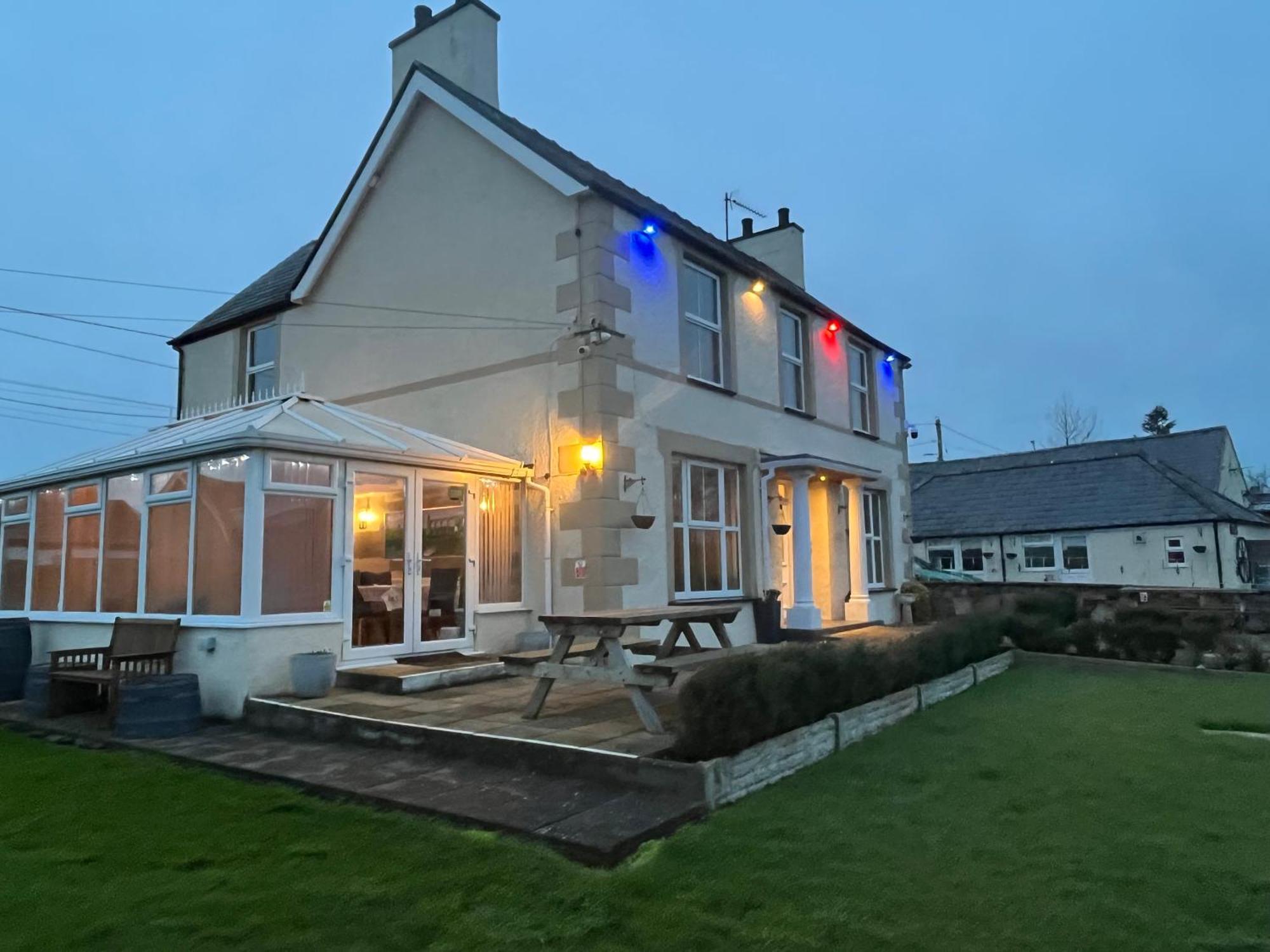 Taldrwst Farmhouse Guest House Dwyran Exterior foto