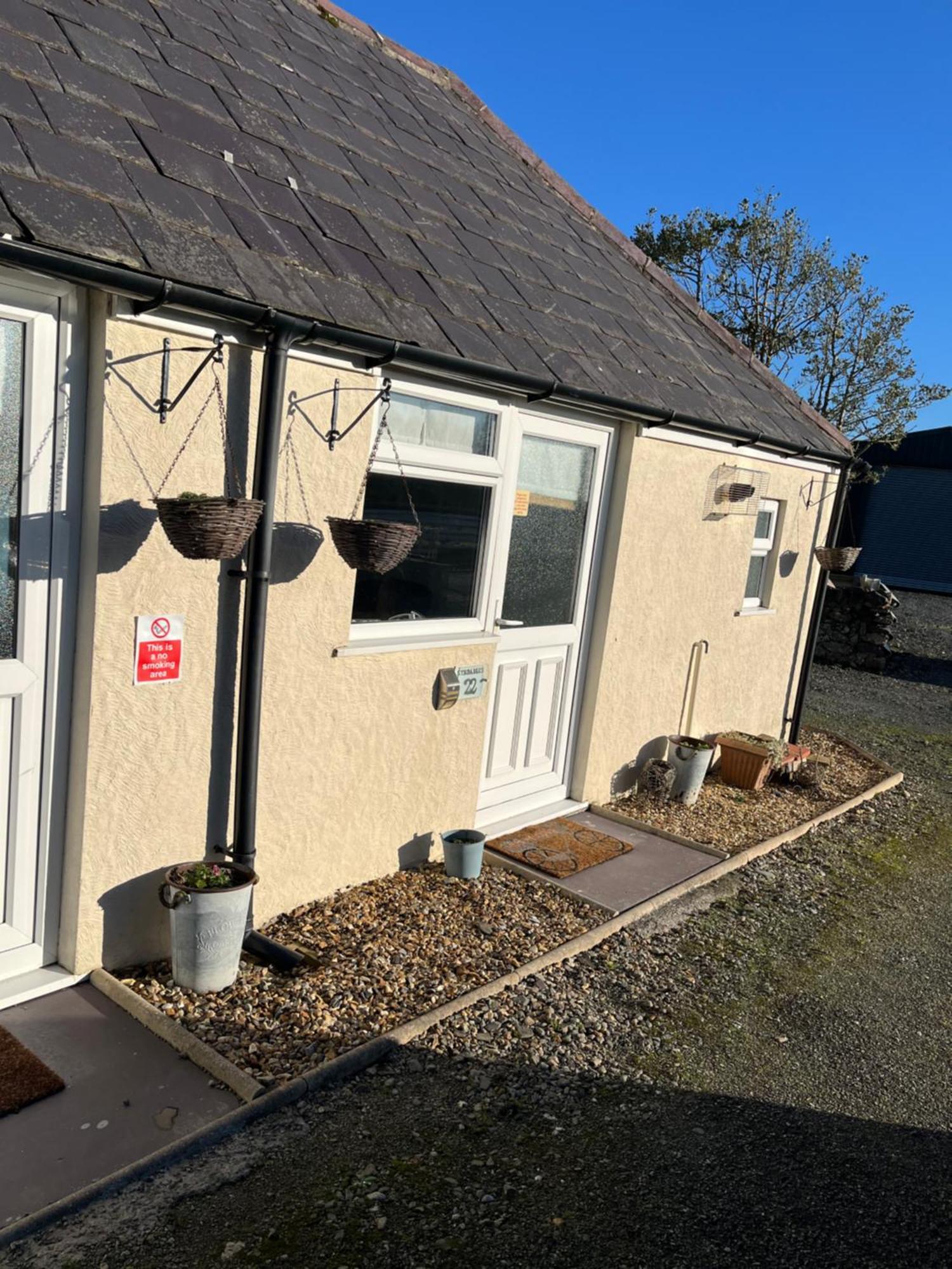 Taldrwst Farmhouse Guest House Dwyran Exterior foto
